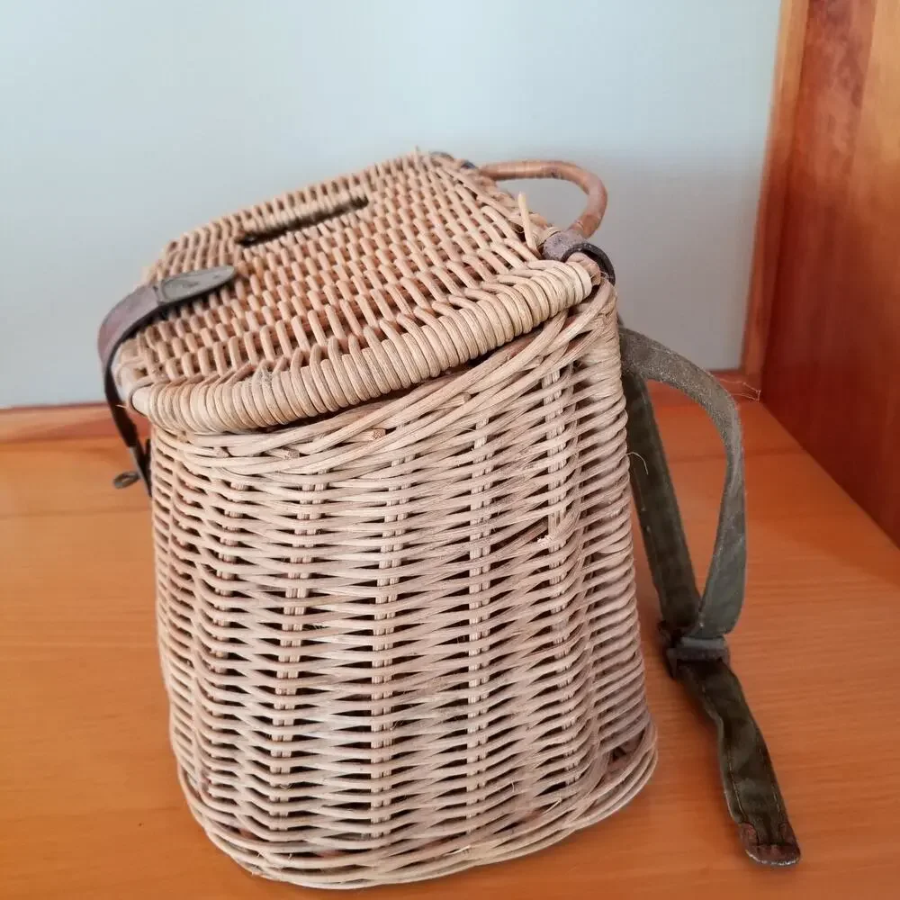 VTG Fly Fishing Creel Wicker & Leather Basket Fish Shape Buckle Cabin Decor 12x8